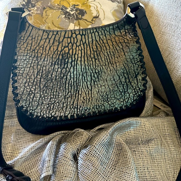 Oryany CROSSBODY FOR SALE. Metallic and black designer crossbody soft leather. - Picture 3 of 16